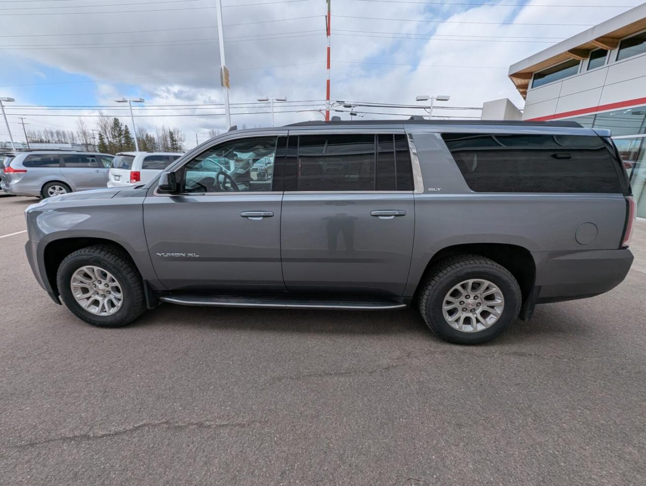 2020 GMC Yukon XL SLT Photo3