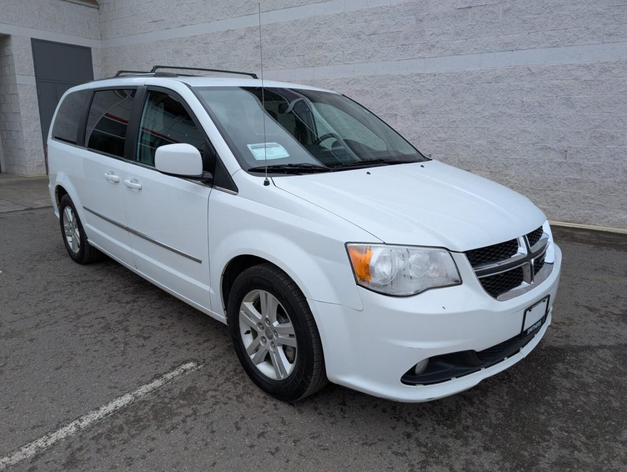 2016 Dodge Grand Caravan Crew Photo0