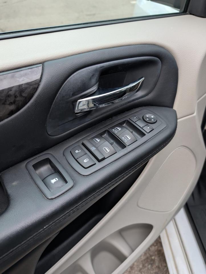2016 Dodge Grand Caravan Crew Photo