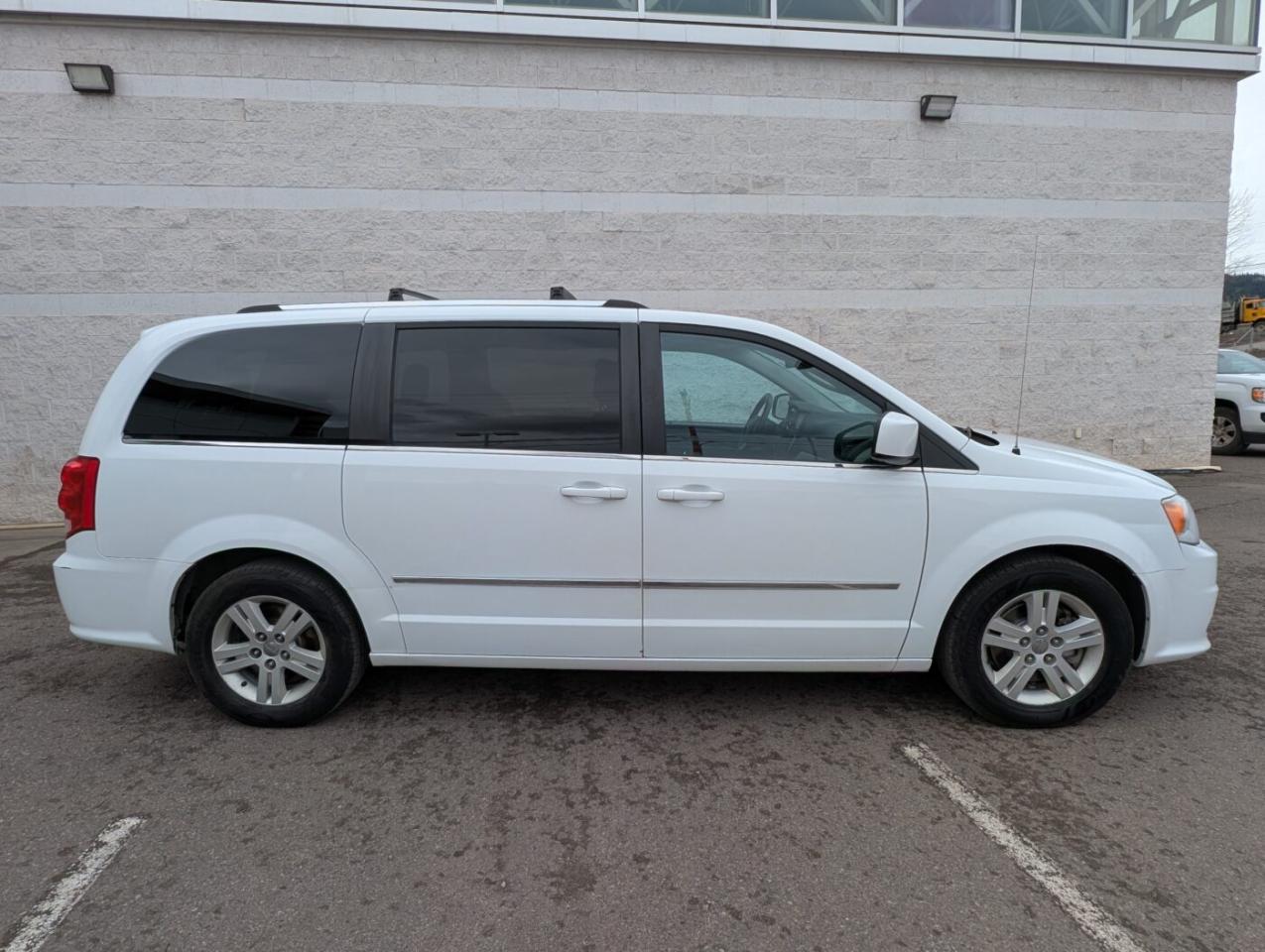 2016 Dodge Grand Caravan Crew Photo