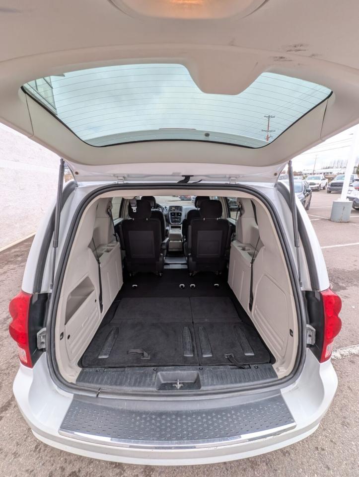 2016 Dodge Grand Caravan Crew Photo