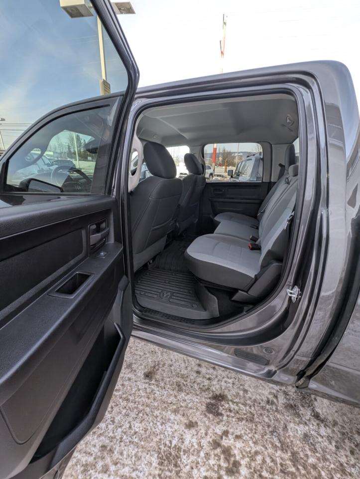 2021 RAM 1500 Classic EXPRESS Photo