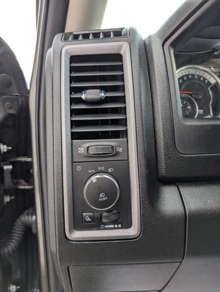 2021 RAM 1500 Classic EXPRESS Photo