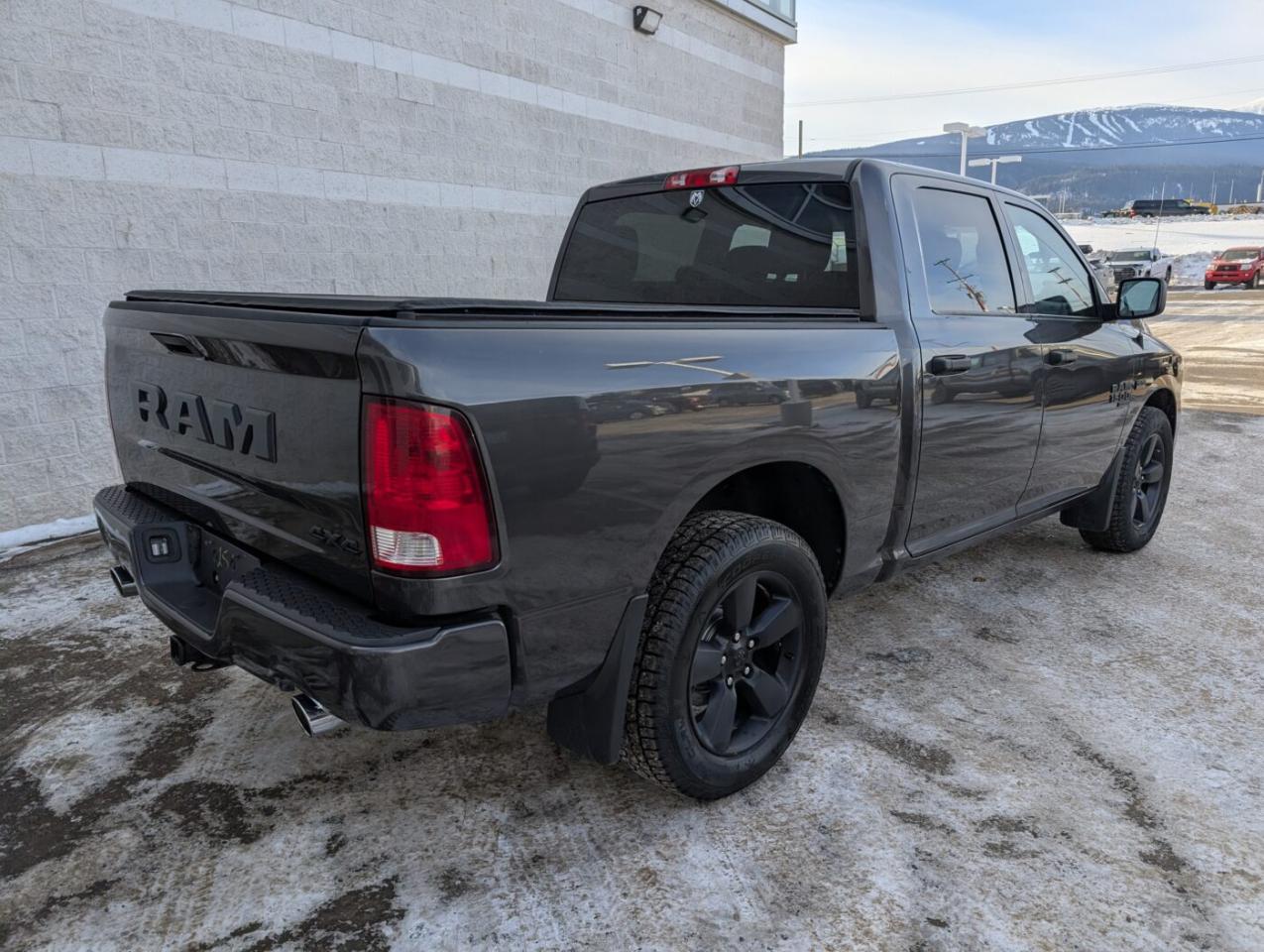 2021 RAM 1500 Classic EXPRESS Photo