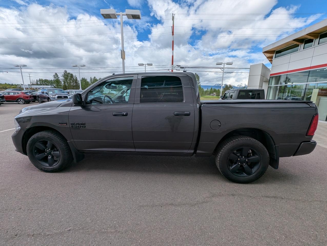 2021 RAM 1500 Classic EXPRESS Photo