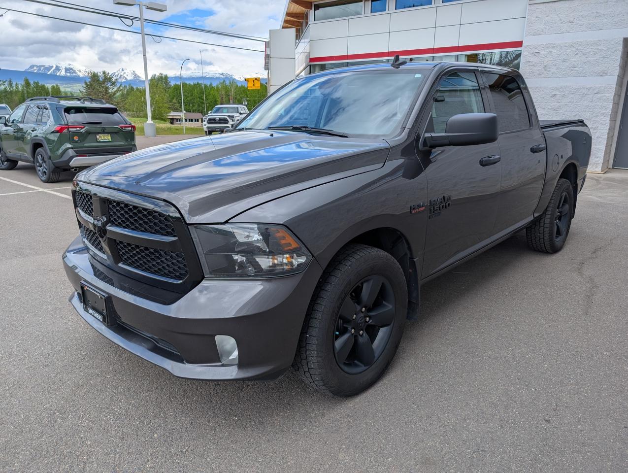 2021 RAM 1500 Classic EXPRESS Photo2