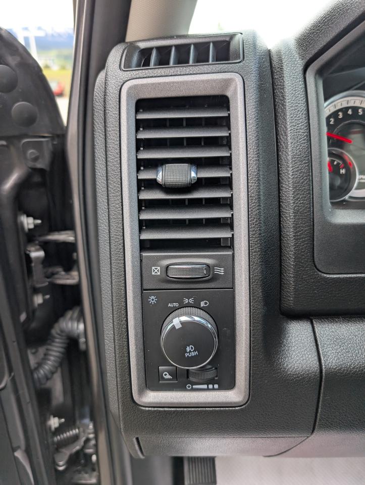 2021 RAM 1500 Classic EXPRESS Photo