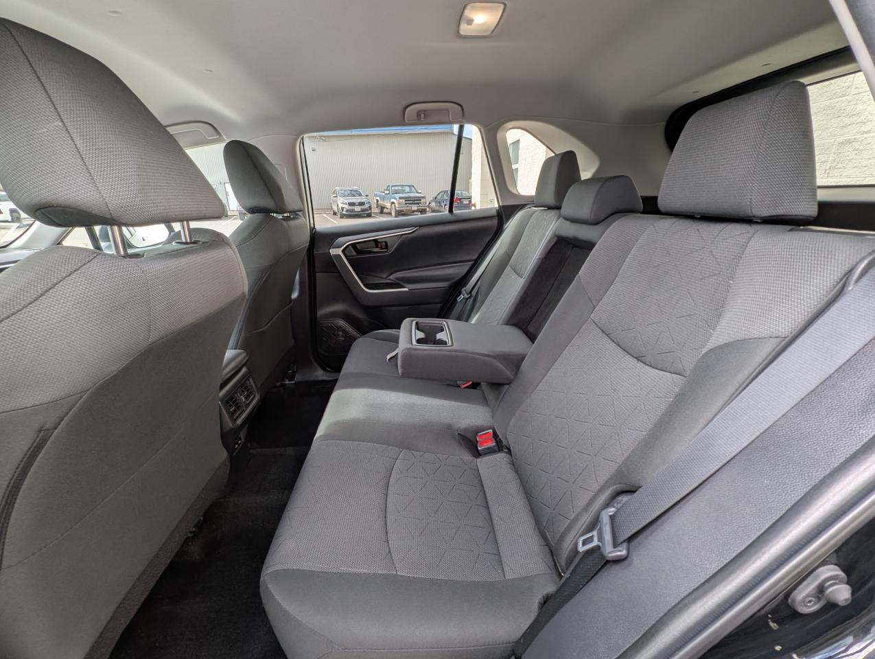 2022 Toyota RAV4 LE Photo