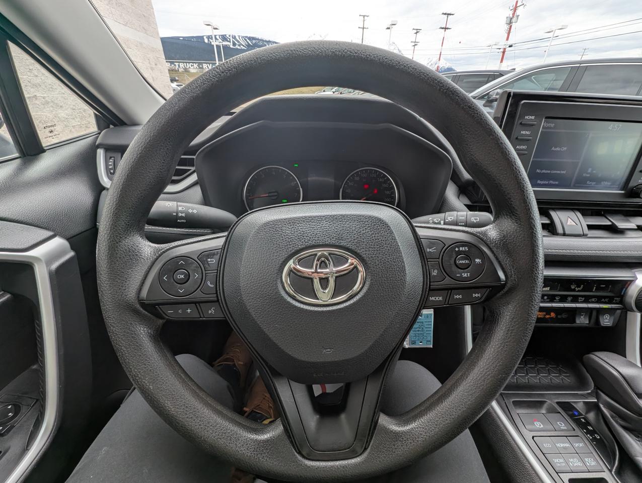 2022 Toyota RAV4 LE Photo