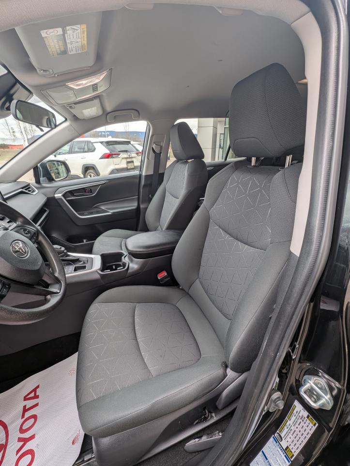 2022 Toyota RAV4 LE Photo