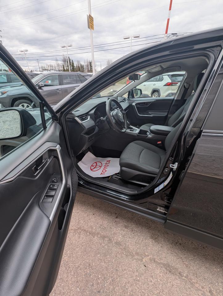2022 Toyota RAV4 LE Photo