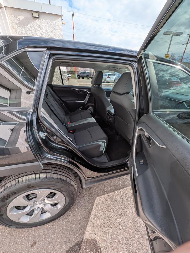 2022 Toyota RAV4 LE Photo