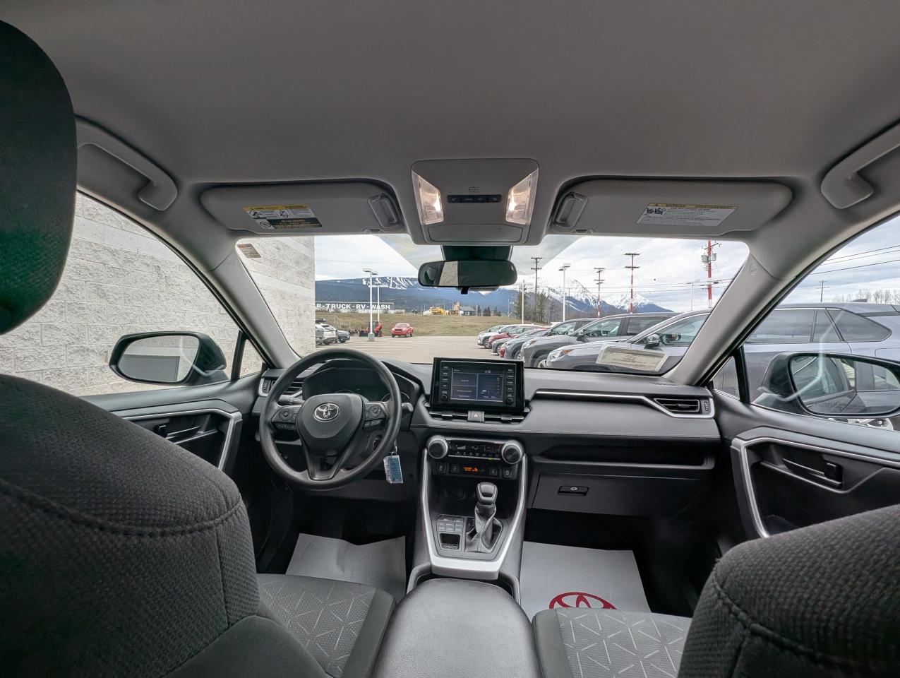 2022 Toyota RAV4 LE Photo