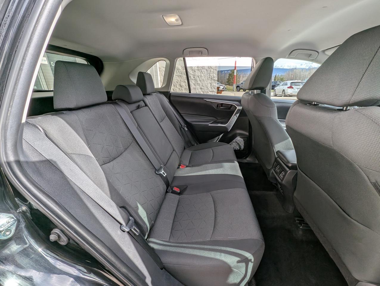 2022 Toyota RAV4 LE Photo