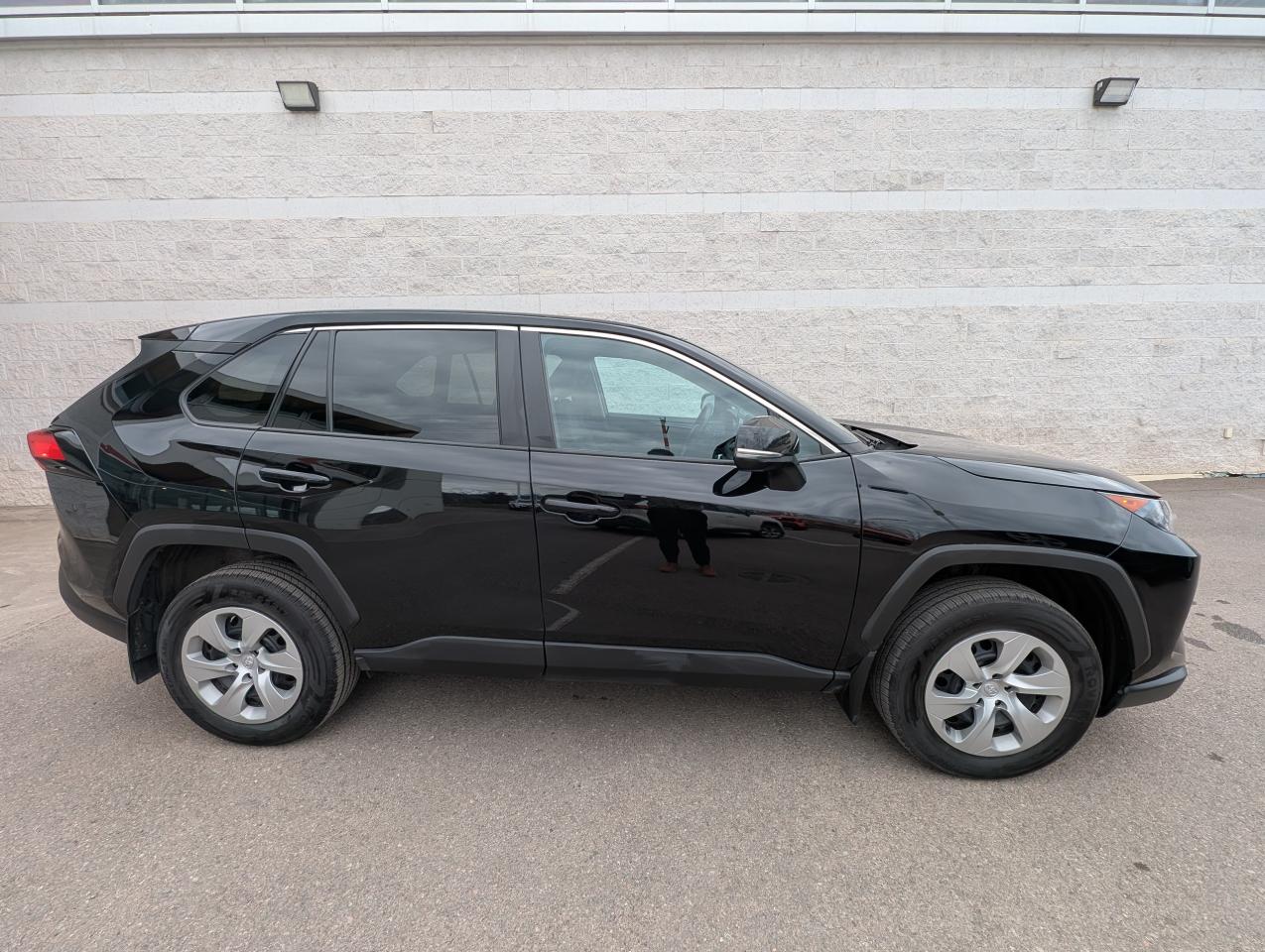 2022 Toyota RAV4 LE Photo