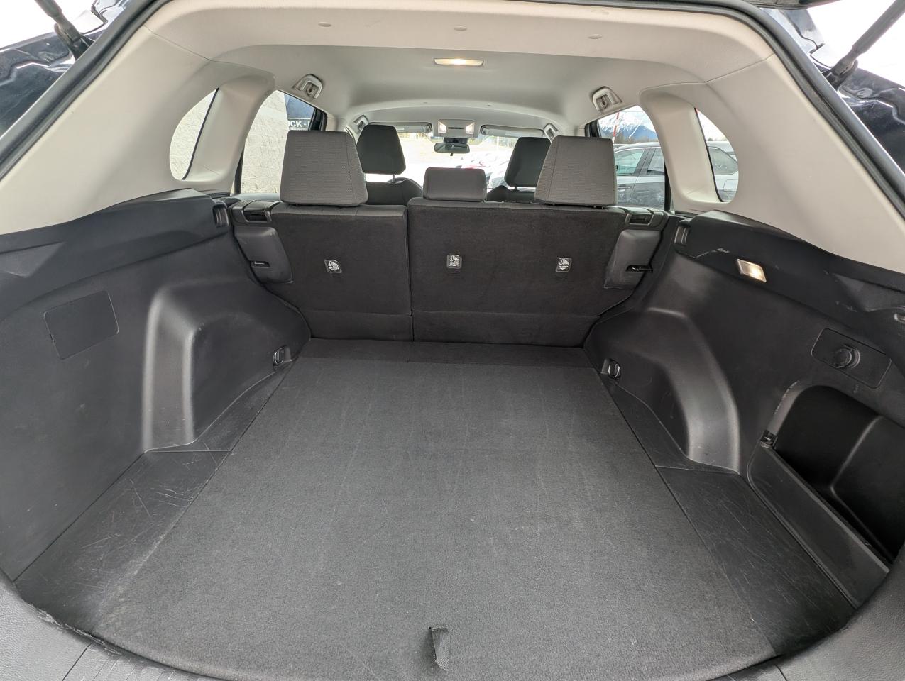 2022 Toyota RAV4 LE Photo