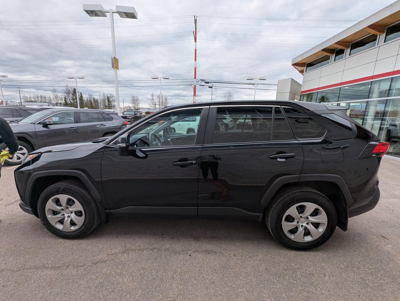 2022 Toyota RAV4 LE Photo