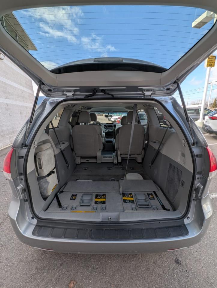 2011 Toyota Sienna LE Photo