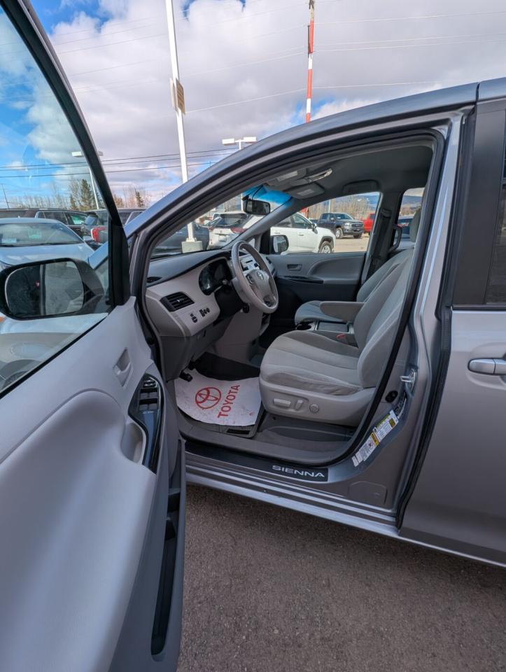2011 Toyota Sienna LE Photo