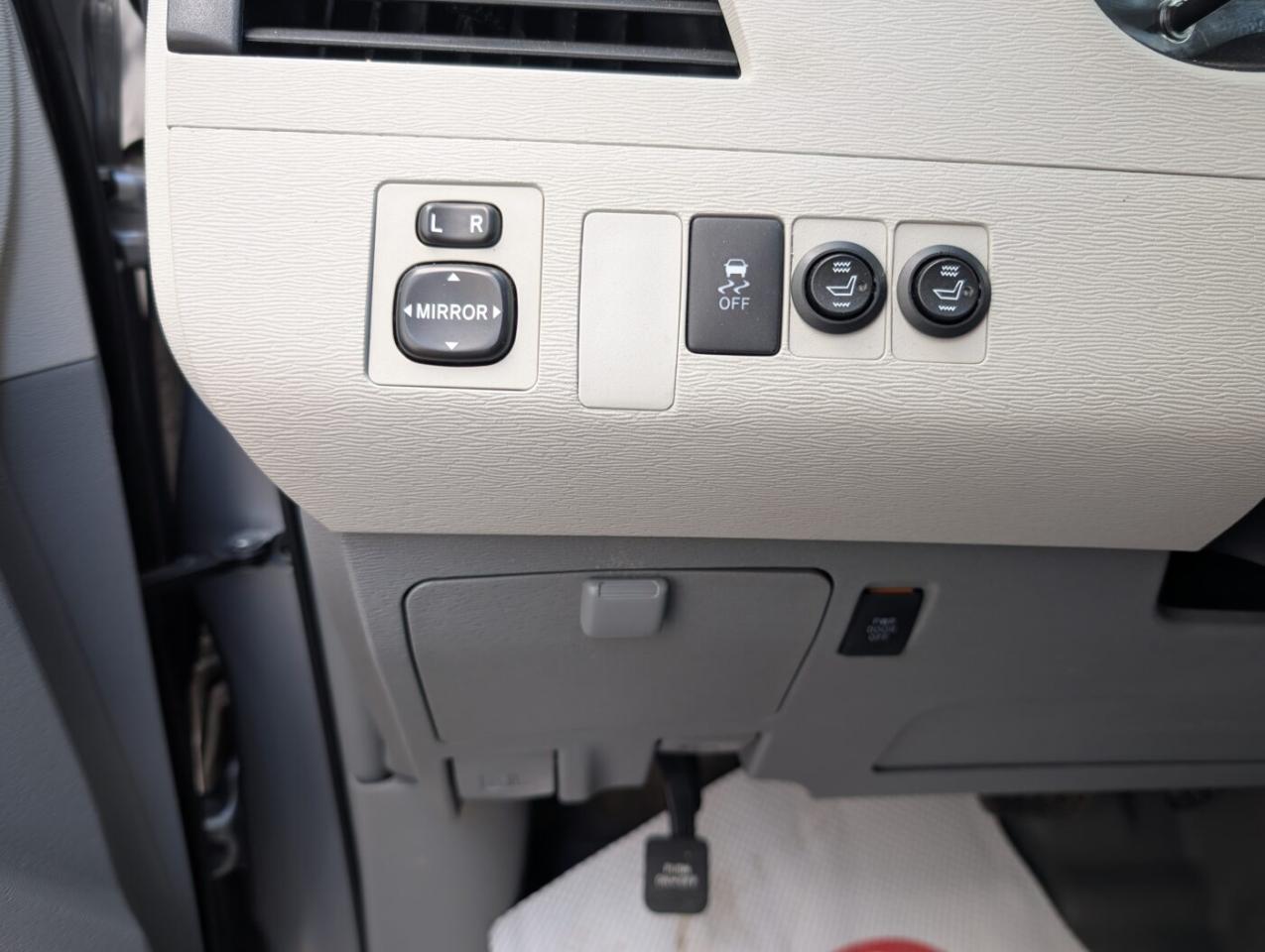 2011 Toyota Sienna LE Photo