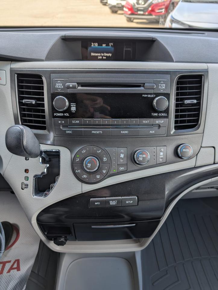2011 Toyota Sienna LE Photo