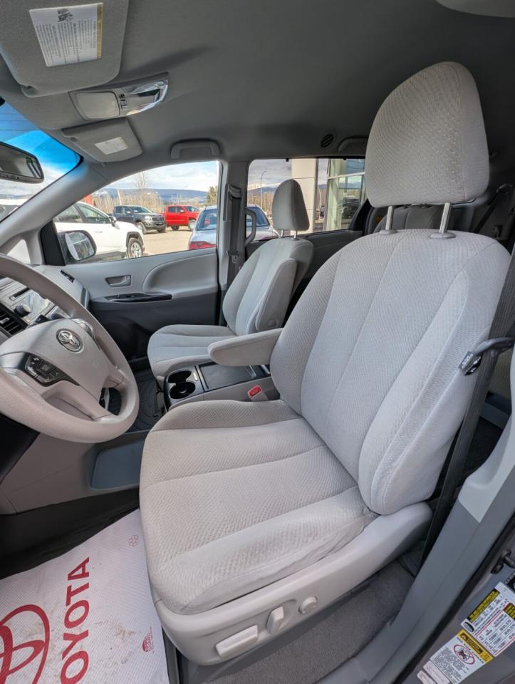 2011 Toyota Sienna LE Photo