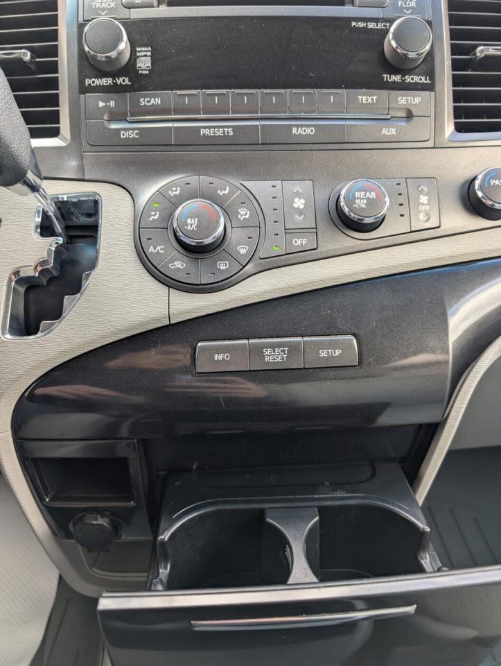 2011 Toyota Sienna LE Photo