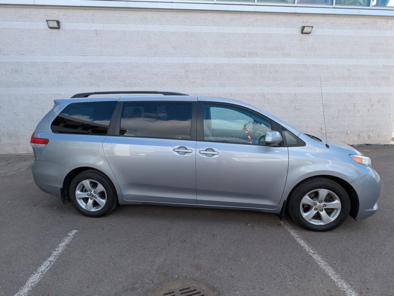 2011 Toyota Sienna LE Photo
