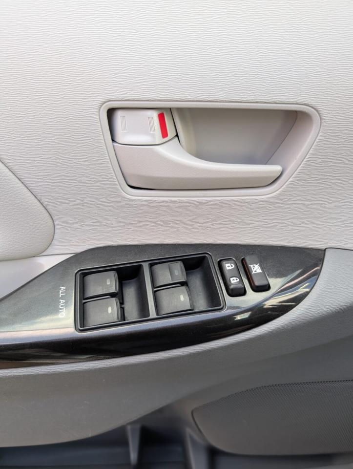 2011 Toyota Sienna LE Photo