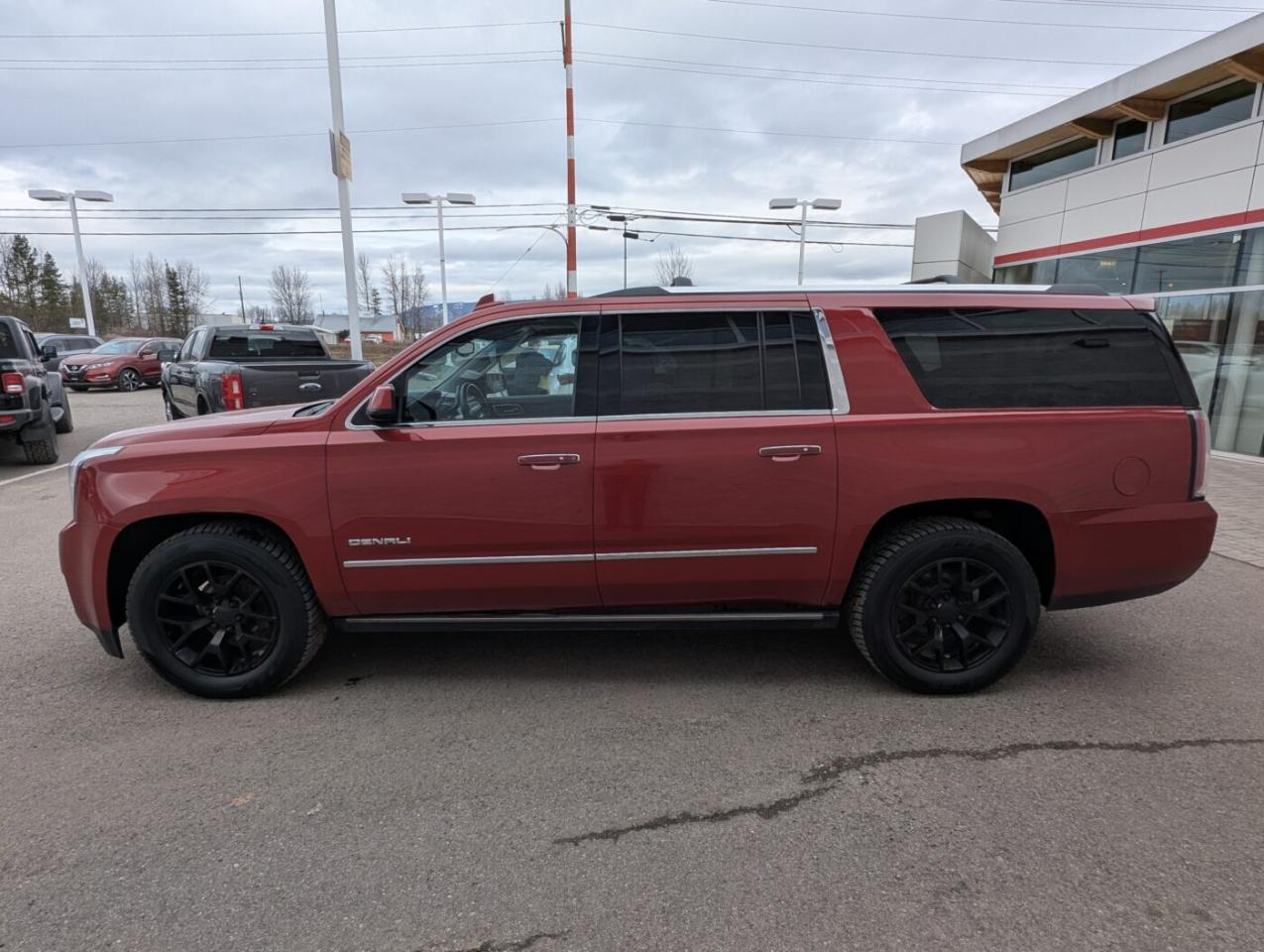 2015 GMC Yukon XL Denali Photo3