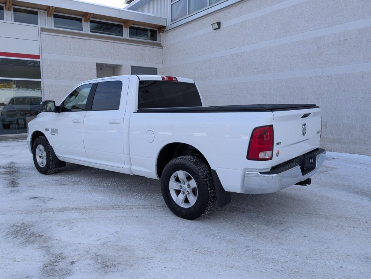 2021 RAM 1500 Classic SLT Photo4