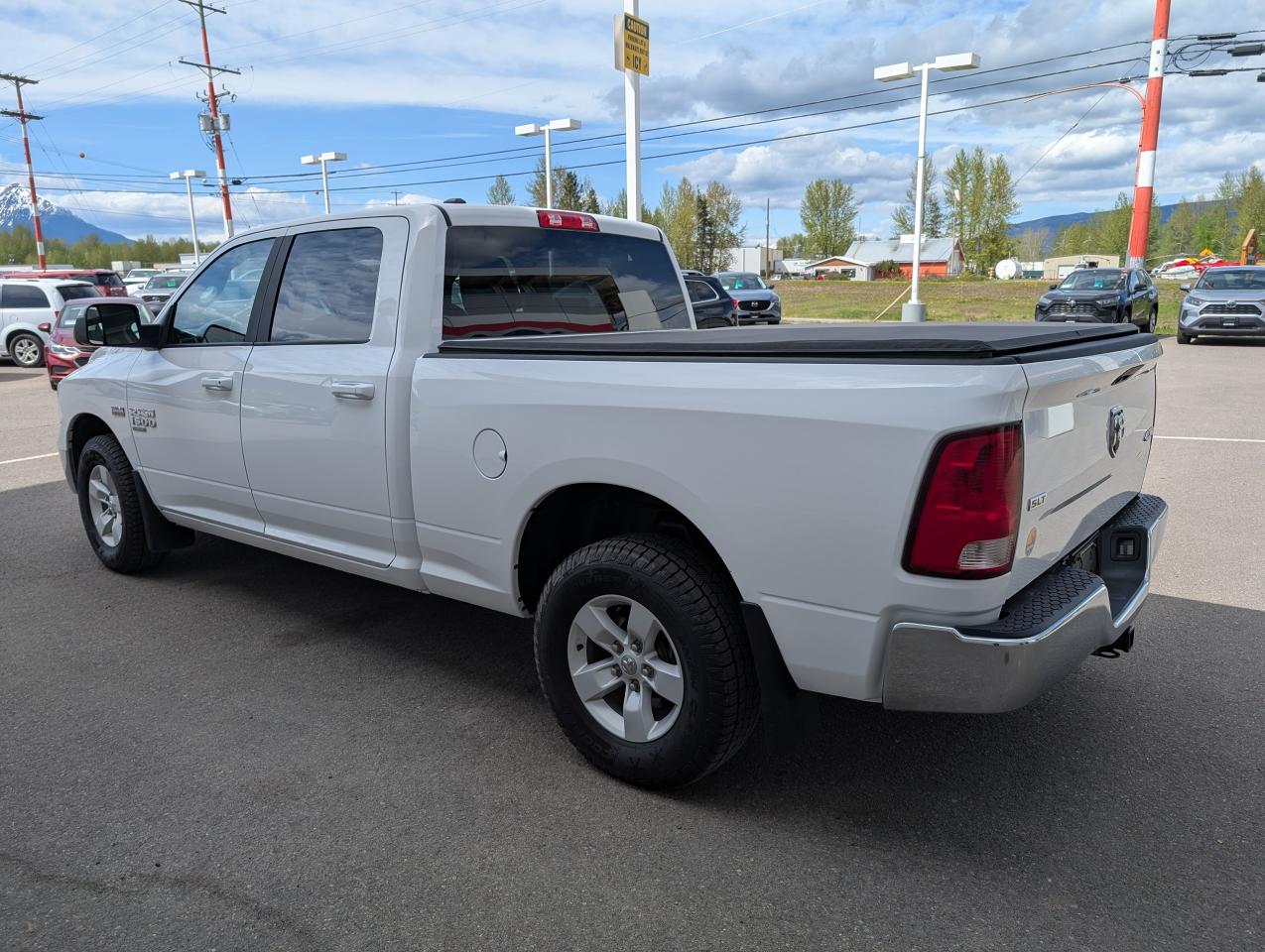 2021 RAM 1500 Classic SLT Photo4