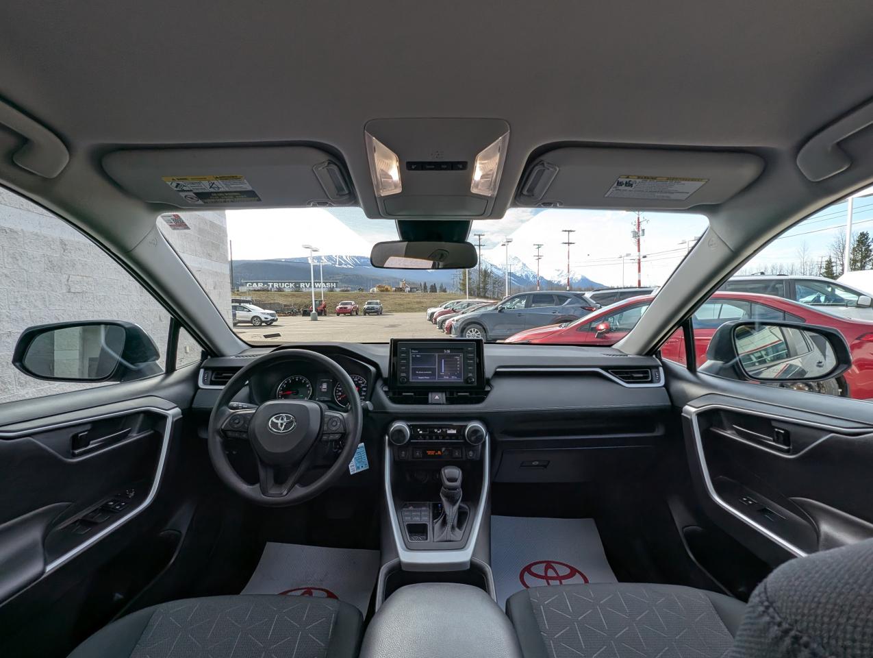 2022 Toyota RAV4 LE Photo