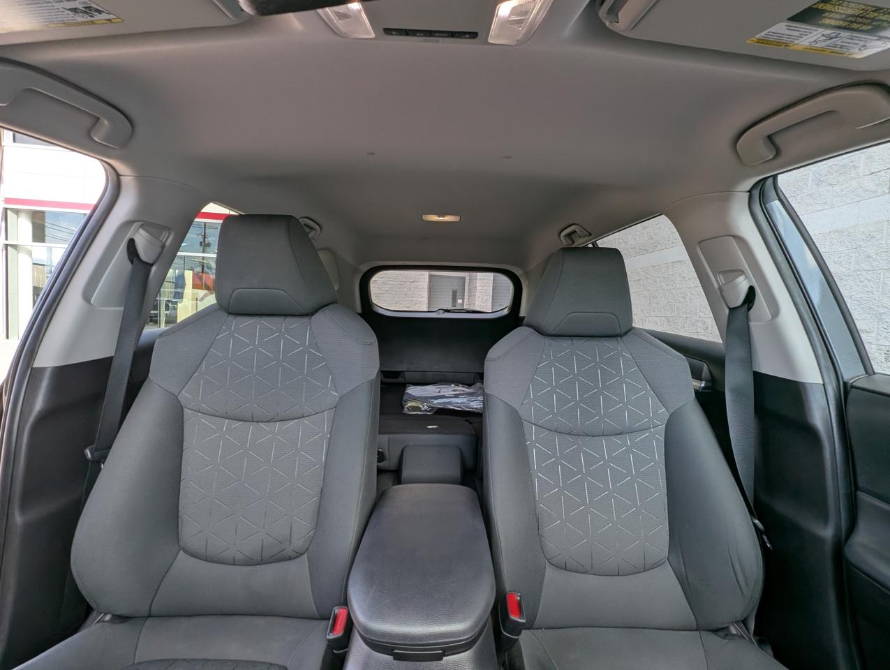 2022 Toyota RAV4 LE Photo