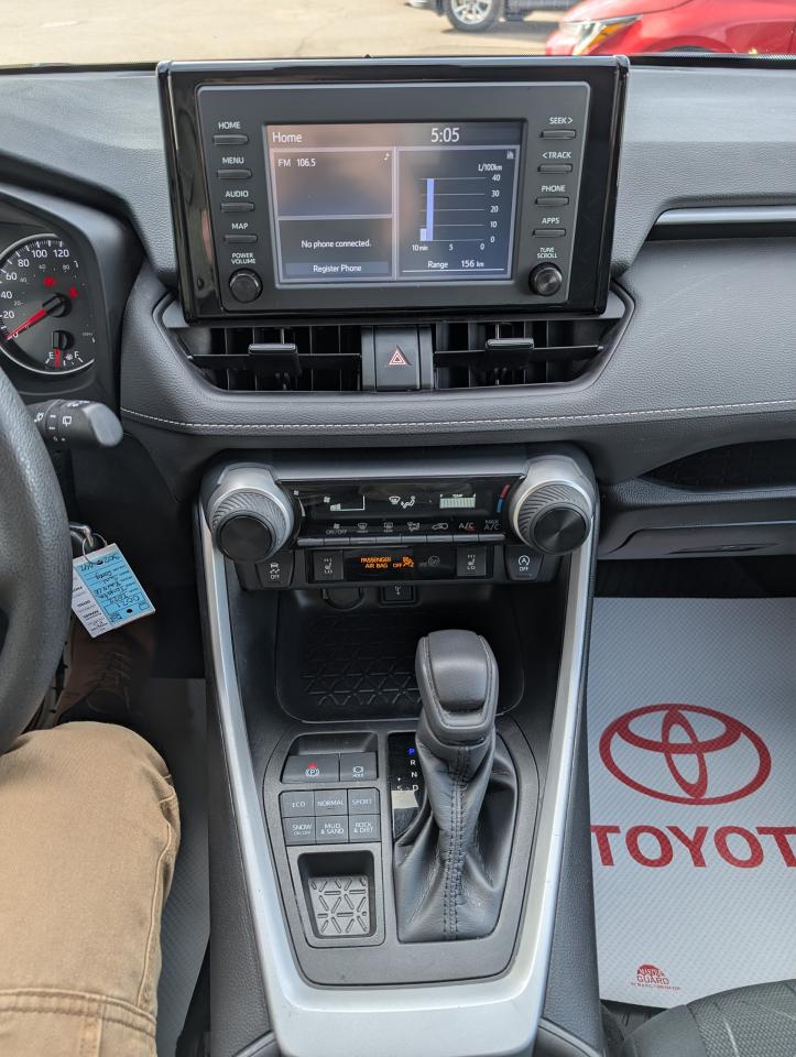 2022 Toyota RAV4 LE Photo