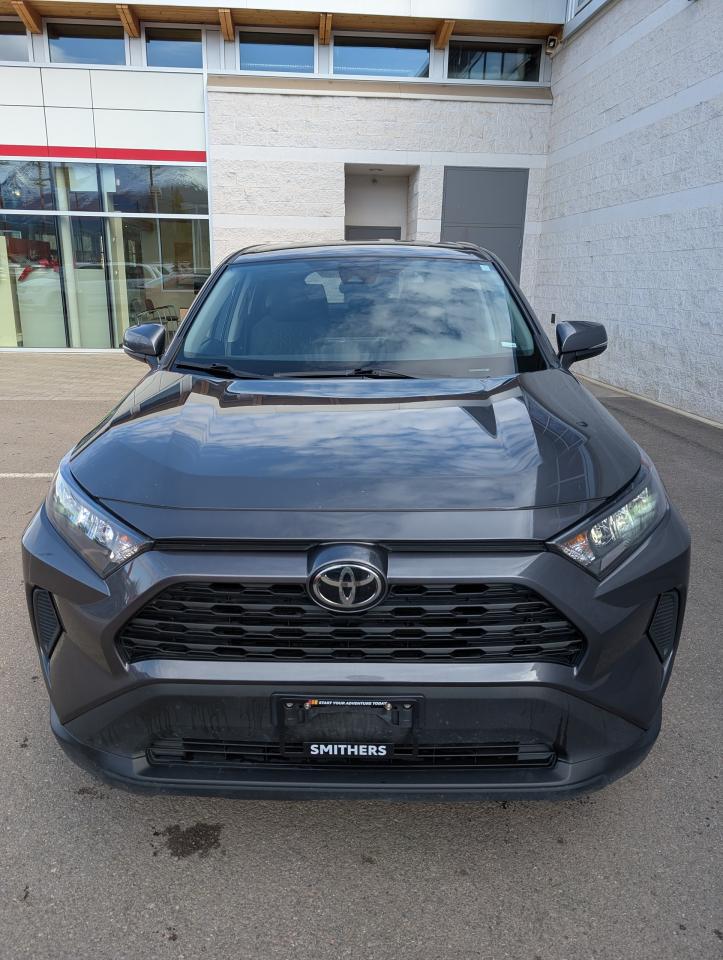 2022 Toyota RAV4 LE Photo1