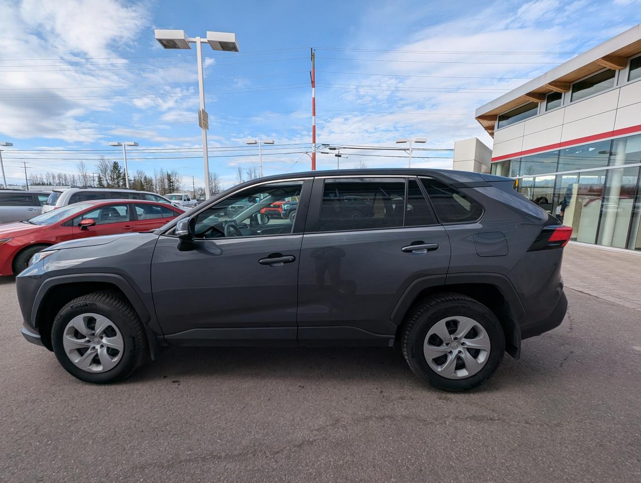 2022 Toyota RAV4 LE Photo3