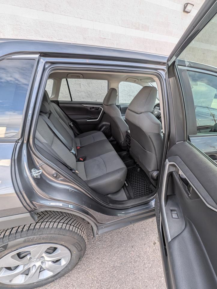 2022 Toyota RAV4 LE Photo