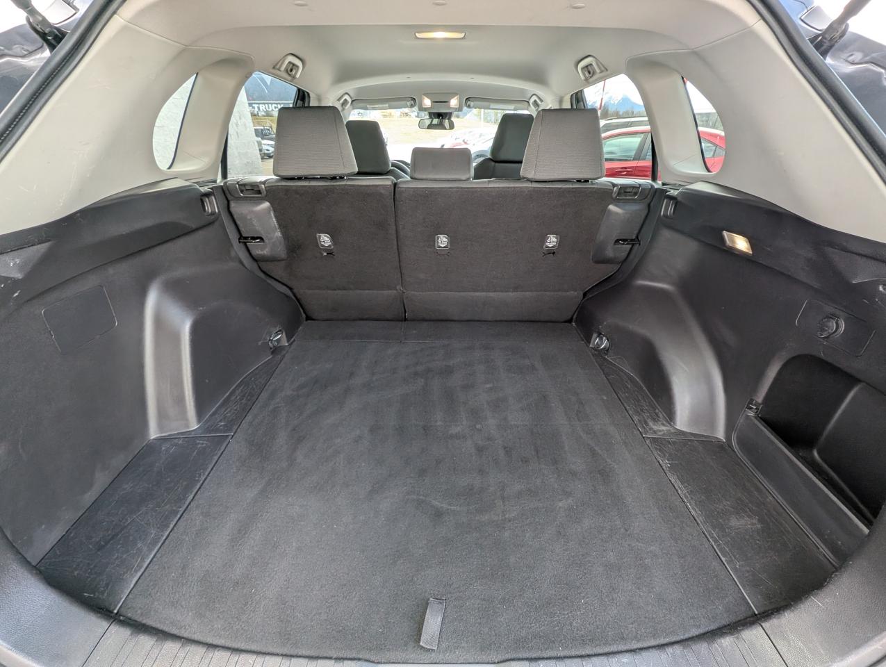 2022 Toyota RAV4 LE Photo