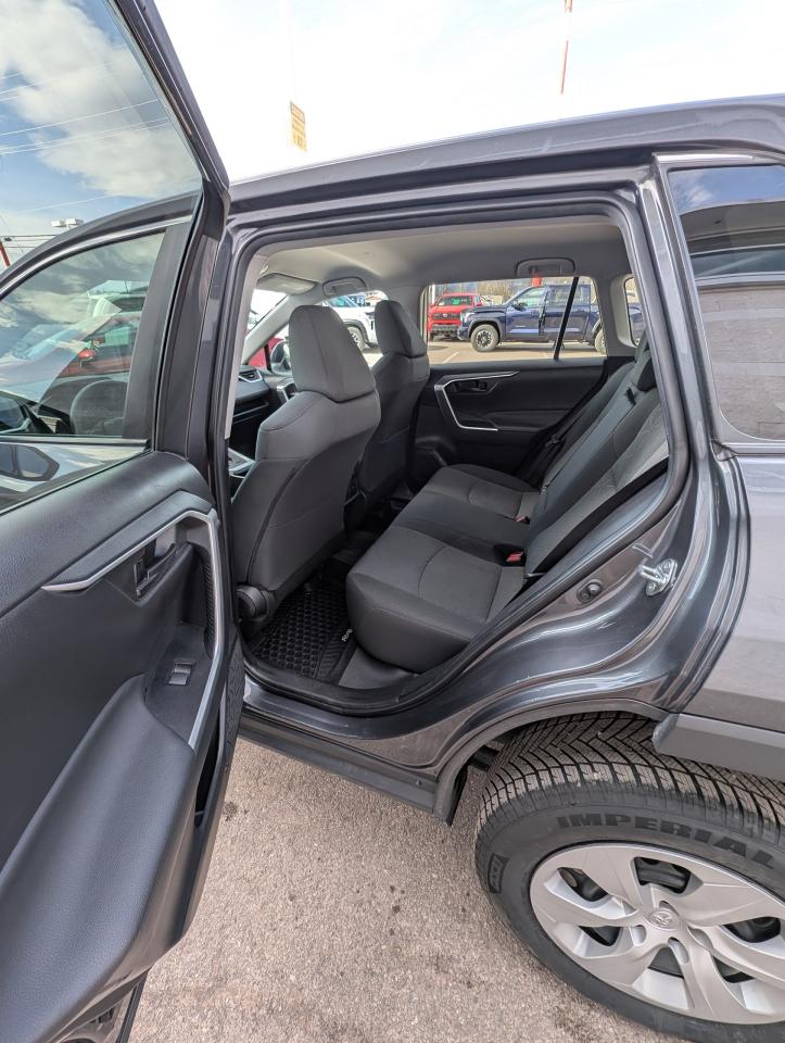 2022 Toyota RAV4 LE Photo