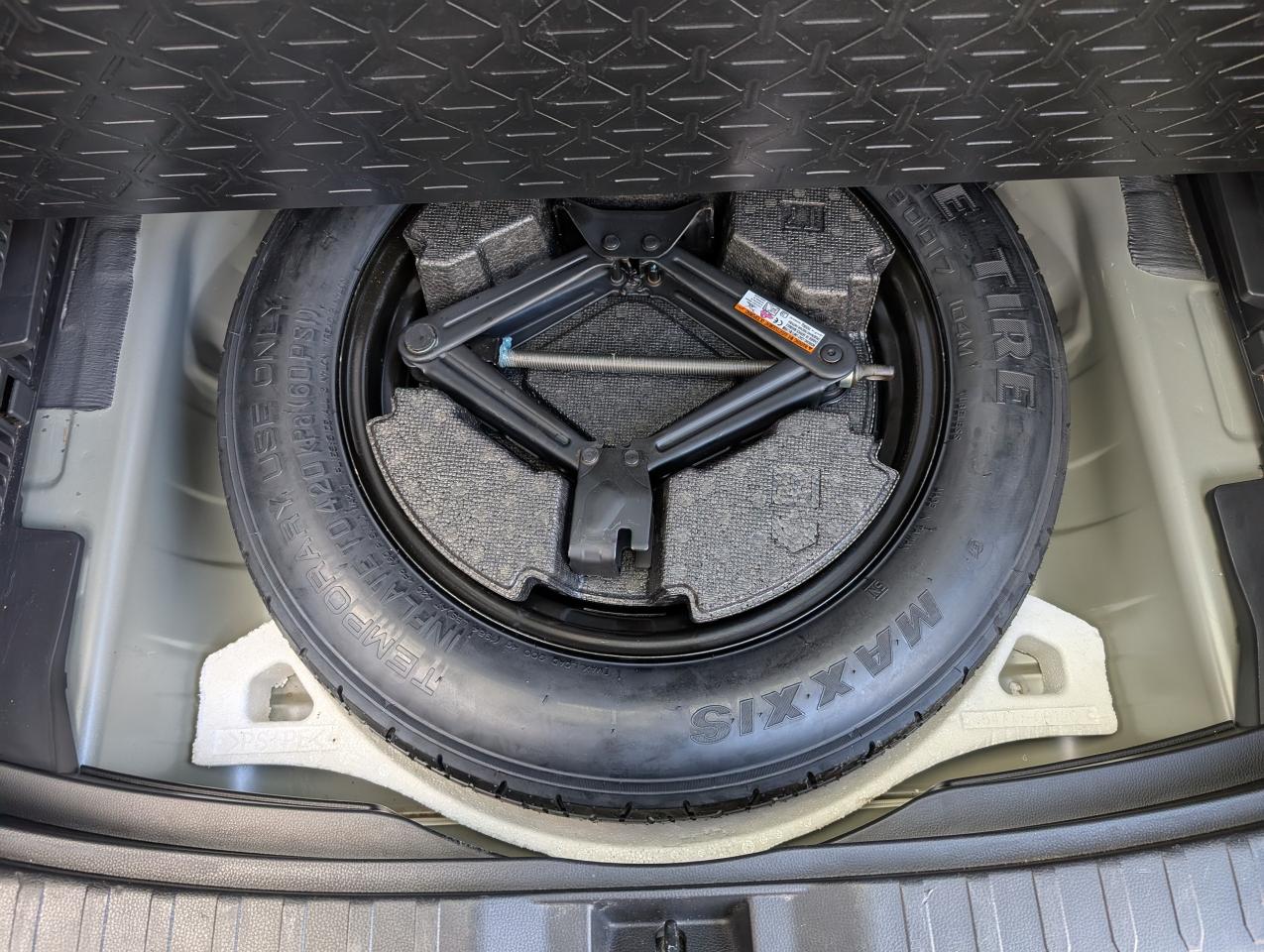 2022 Toyota RAV4 LE Photo