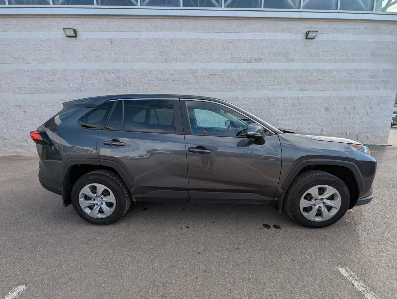 2022 Toyota RAV4 LE Photo