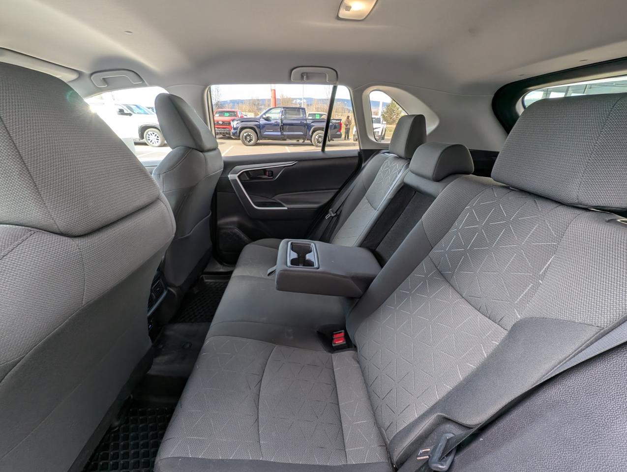 2022 Toyota RAV4 LE Photo