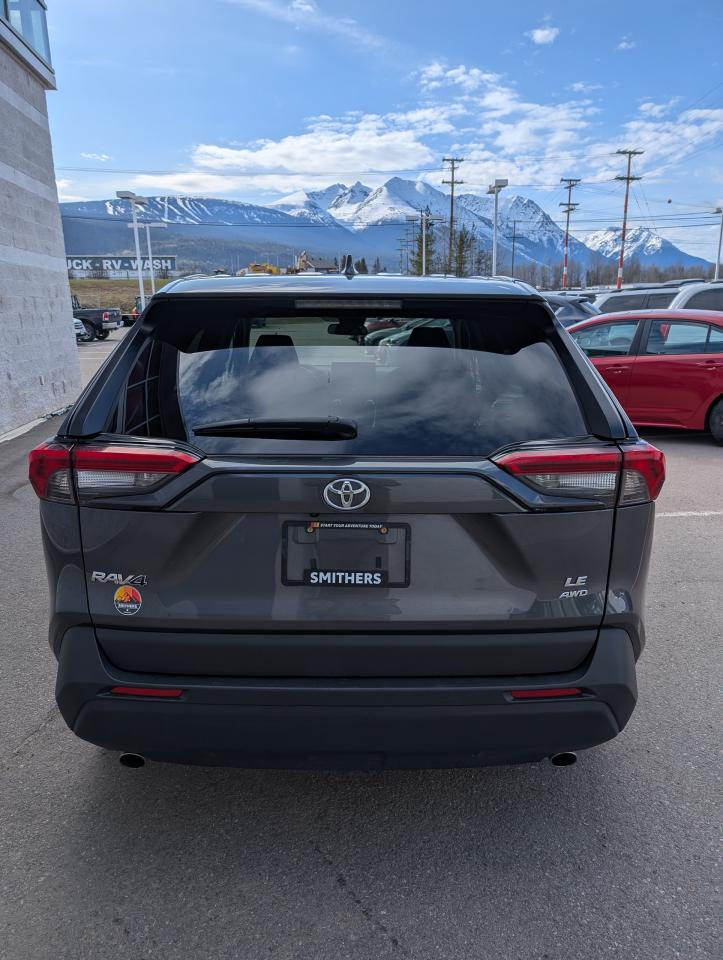 2022 Toyota RAV4 LE Photo
