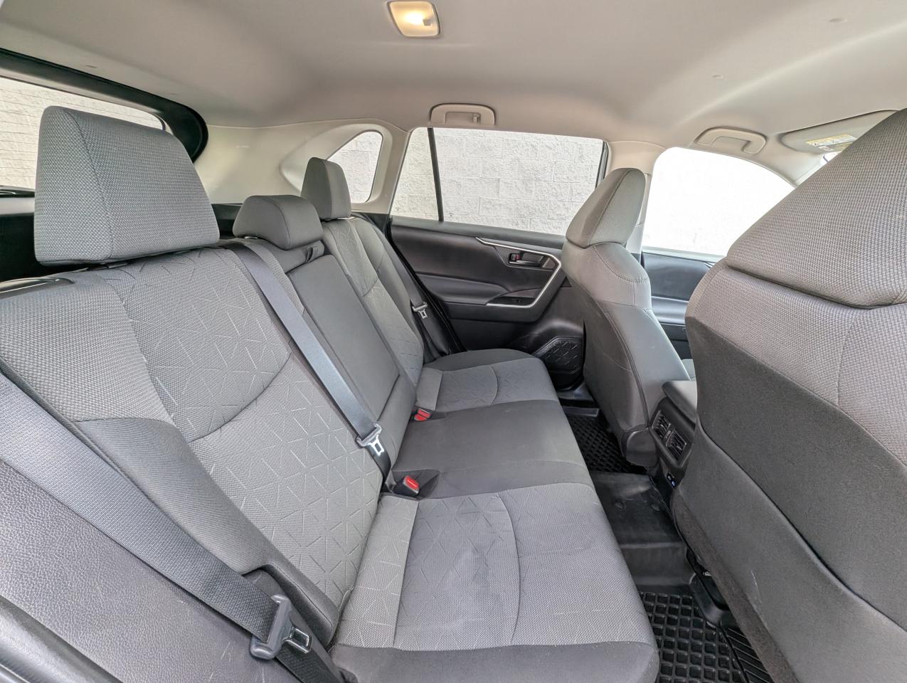 2022 Toyota RAV4 LE Photo