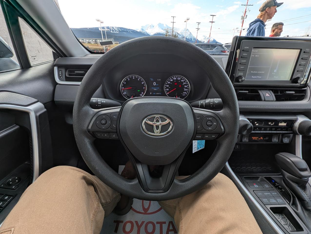 2022 Toyota RAV4 LE Photo
