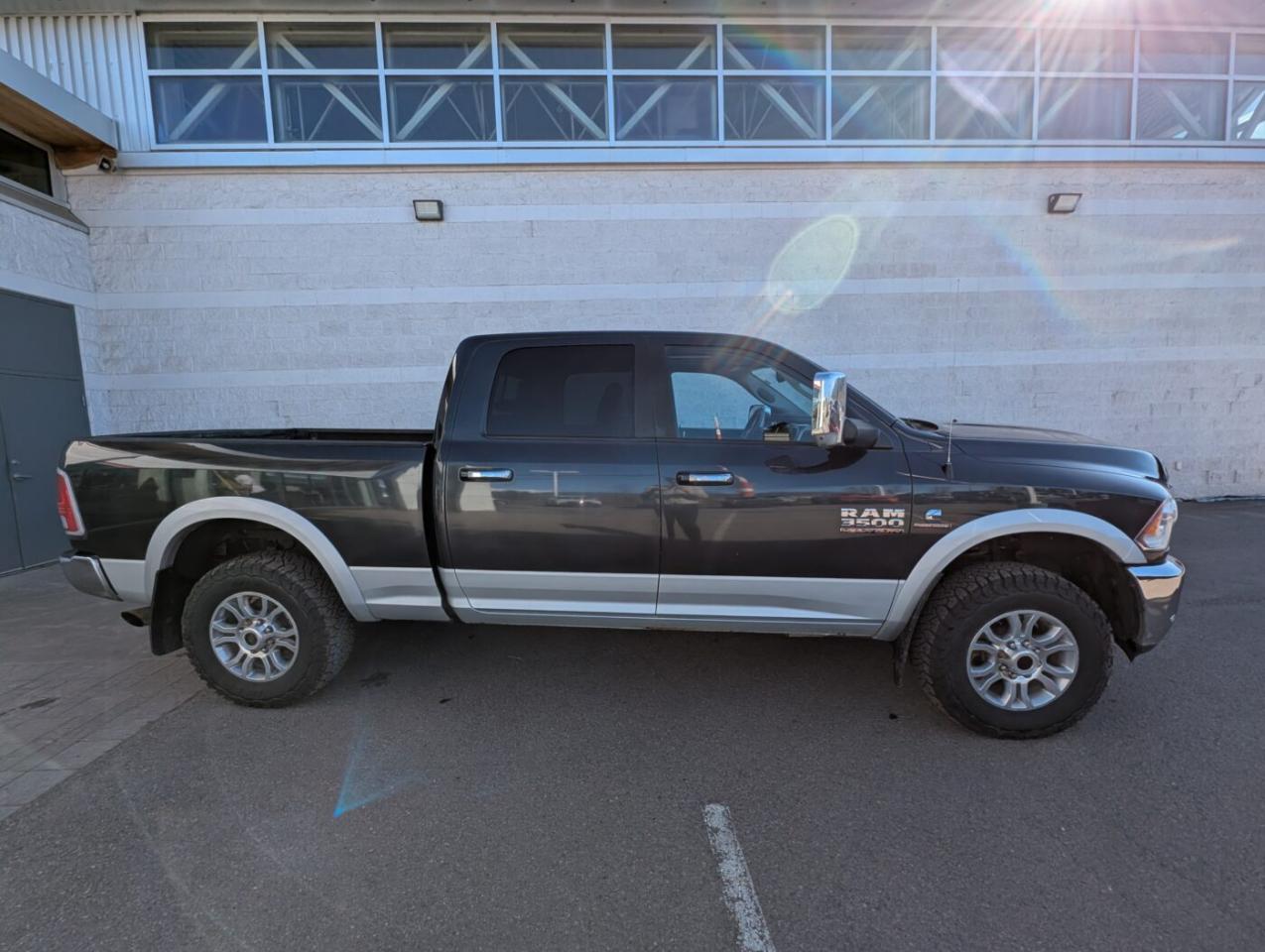 2016 RAM 3500 Laramie Photo