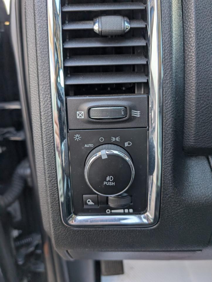 2016 RAM 3500 Laramie Photo