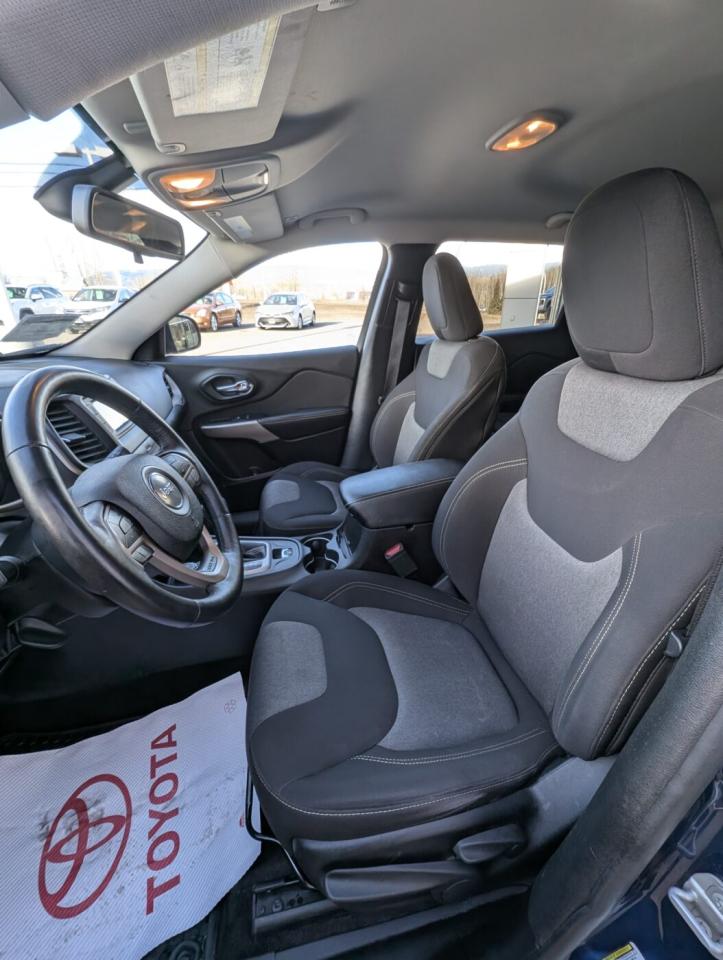 2018 Jeep Cherokee Sport Photo