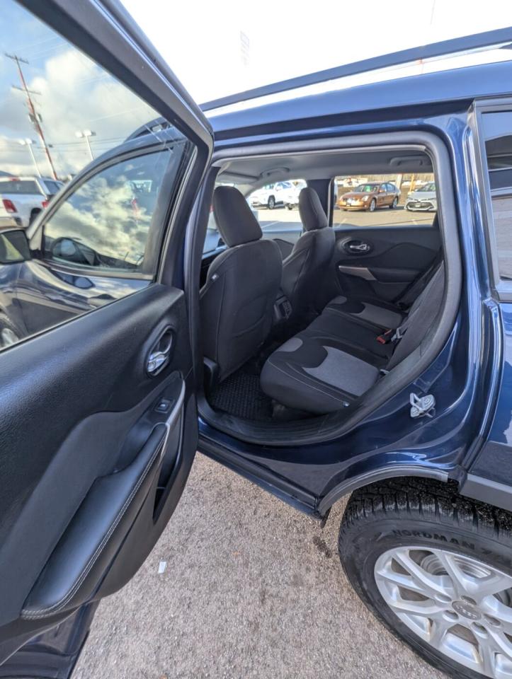2018 Jeep Cherokee Sport Photo